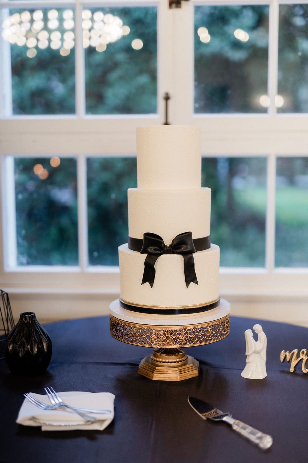 A Chic Black and White Wedding at Historic King Mansion